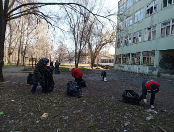 В мкр.Молодежный проходят субботники вместе с депутатом 